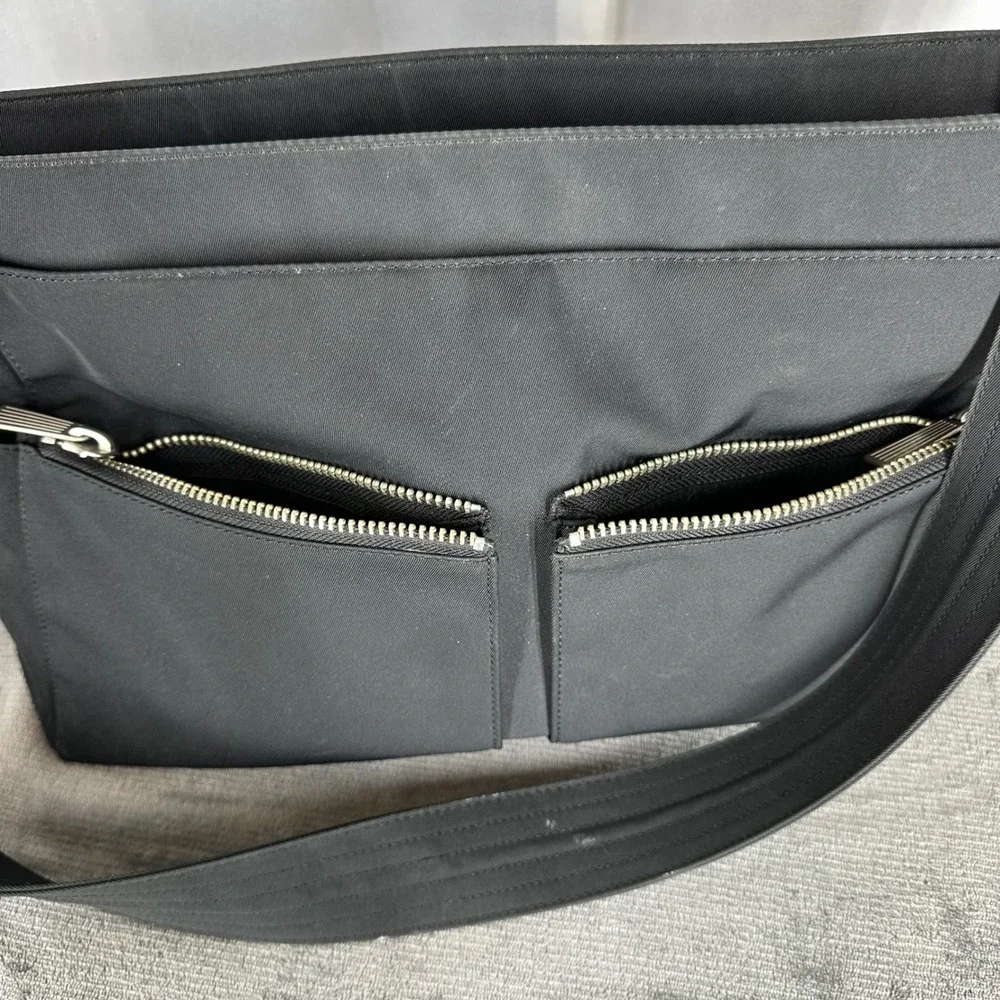 GAP Black‎ Messenger Shoulder Bag Adjustable Strap Flap Nylon Lined
